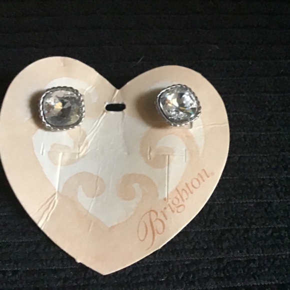 New Brighton stud earrings with clear crystal center - Picture 4 of 4